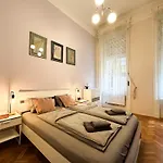 Cute 1Br Apt In Central Budapest - Purple House