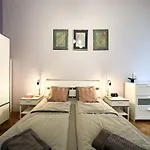 Cute 1Br Apt In Central Budapest - Purple House