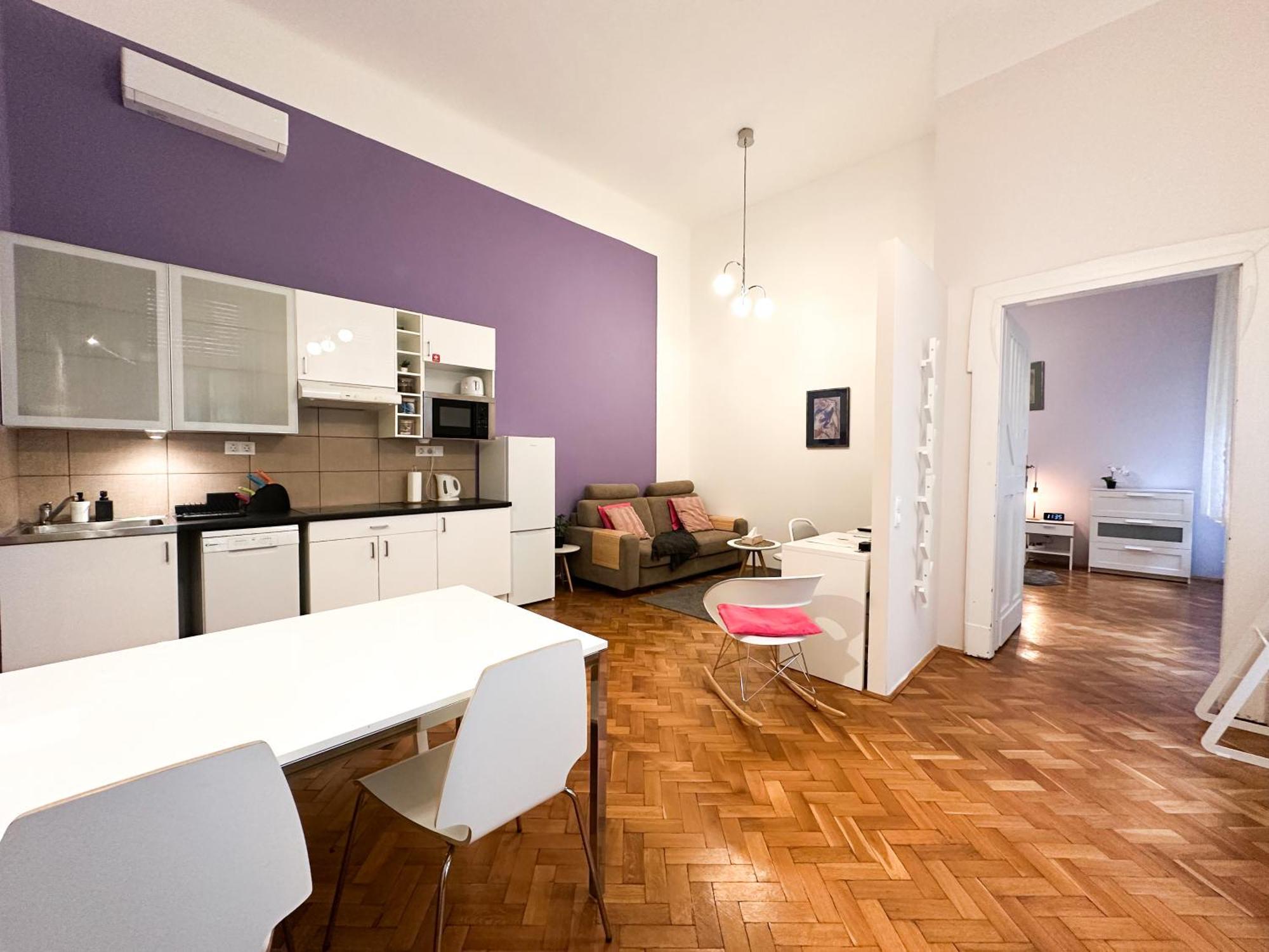 Cute 1br In - Purple House Budapest
