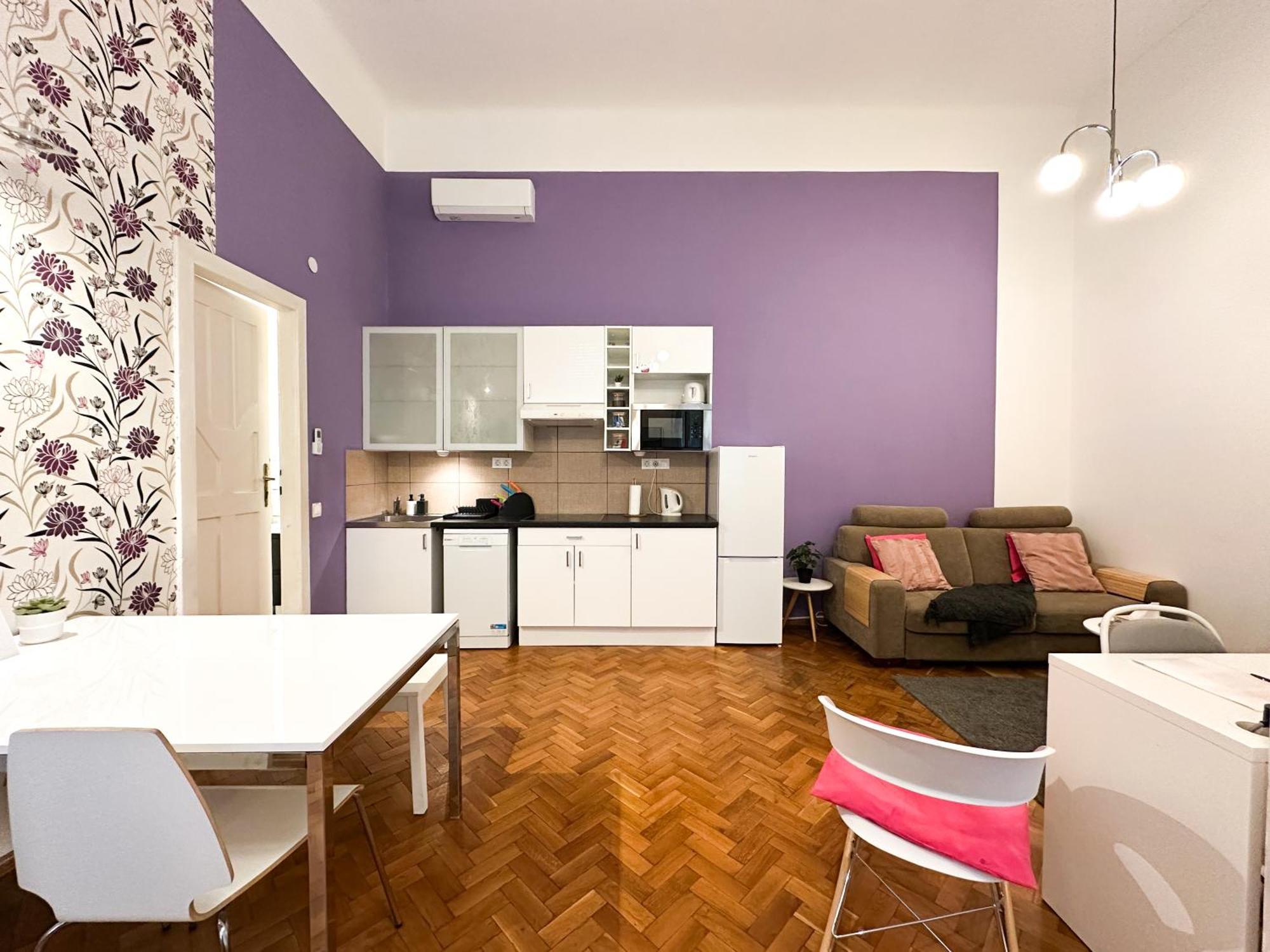 Cute 1br In - Purple House * Budapest