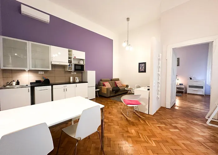 Cute 1Br Apt In Central Budapest - Purple House